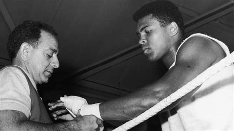 Legendary Boxing Trainer Angelo Dundee Dies | World News | Sky News