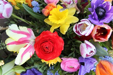 Colorful Spring Flower Bouquet Puzzle