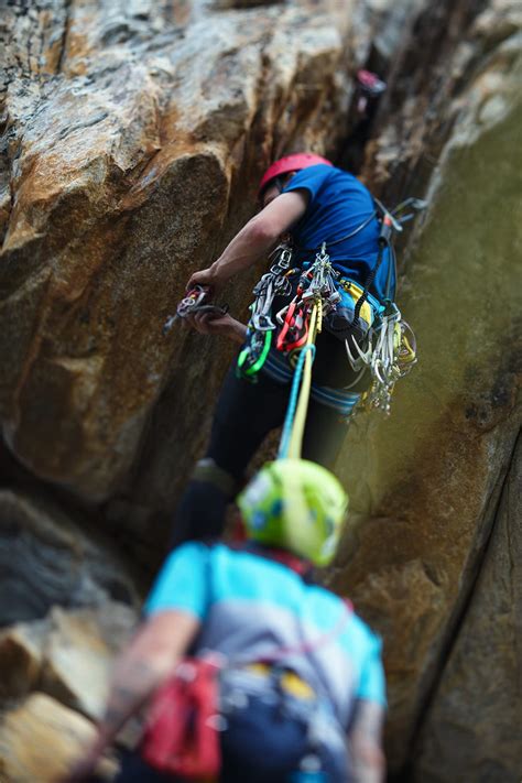 The 9 Best Climbing Ropes (2024 Buying Guide)