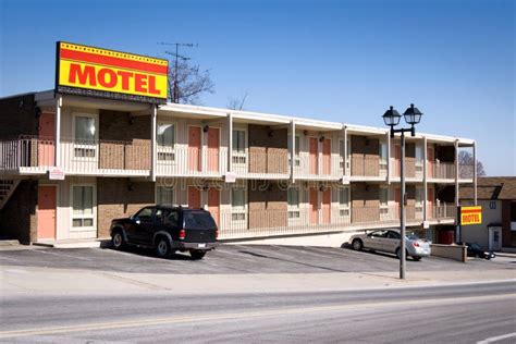 Amerikanisches Motel stockfoto. Bild von parken, einfachheit - 8845106