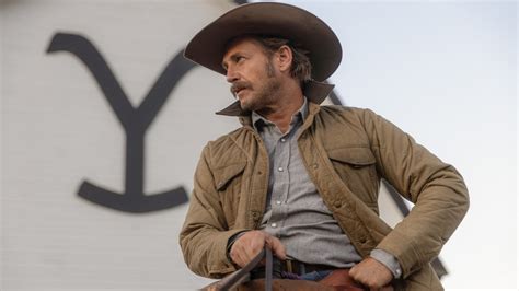 'Yellowstone' Star Josh Lucas on Getting Back in the Saddle as John Dutton | GQ