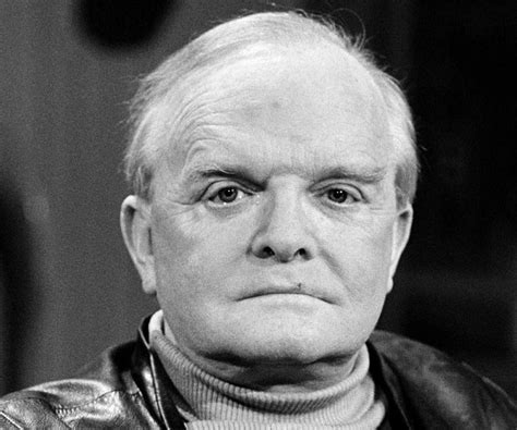 Truman Capote Biography - Facts, Childhood, Family Life & Achievements