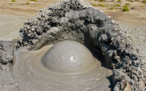 Ministry: One of world's largest mud volcanoes erupted in Garadagh, Azerbaijan | Report.az