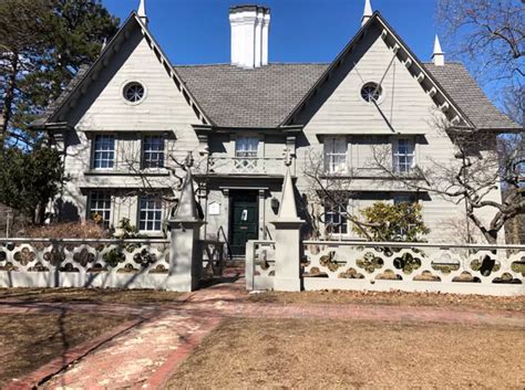 A pic of the oldest house in America, built in 1660 by the pickering family (Salem ...