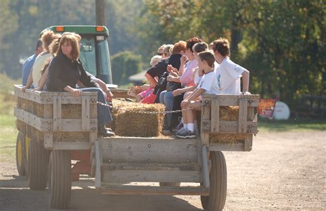 Tractor Drawn Hayrides | The Great Pumpkin Farm