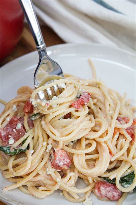 Pasta with Tomato Blue Cheese Sauce (Ready in 30-minutes)