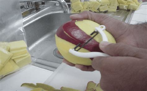 How to Peel and Cut a Mango Like an Expert