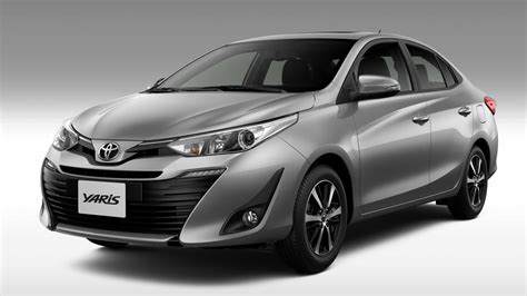 Toyota Yaris e Yaris Sedan 2020 ficam mais caros; veja tabela