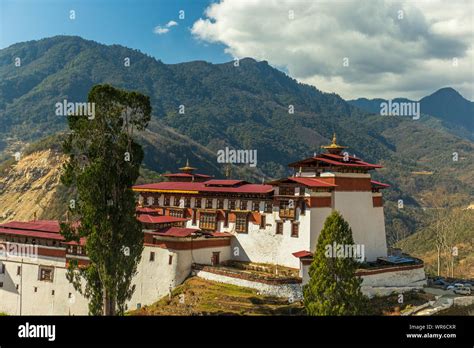 Trongsa Dzong in Trongsa with blue sky Stock Photo - Alamy