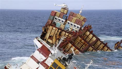 Half of wrecked cargo ship sinks in New Zealand - TODAY.com