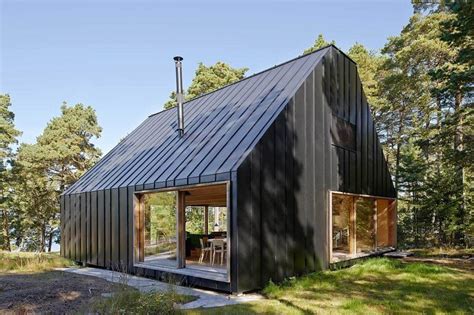 Classic Nordic Cabin - Husarö House by Tham & Videgård Arkitekter