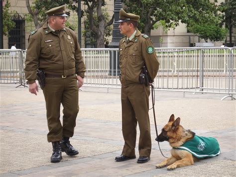 File:Carabineros de Chile - Plaza Ciudadanía.JPG - Wikimedia Commons