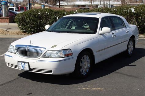 2005 Lincoln Town Car Signature Limited | Victory Motors of Colorado