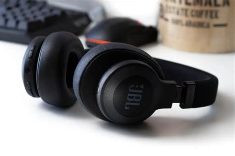 Are JBL Headphones Noise Canceling? | Decortweaks