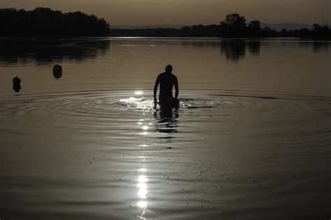 Summer swelter: Persistent heat wave breaks records, spirits | AP News