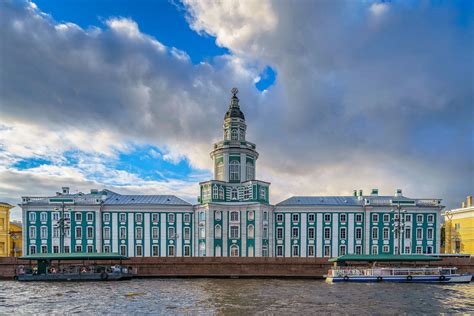 10 Don't-Miss Sightseeing Attractions in St. Petersburg, Russia