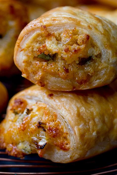 Vegetarian Sausage Rolls That Meat Eaters Love Too! - Nicky's Kitchen ...