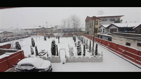 Here's how heavy snowfall affected travel in the Kashmir region