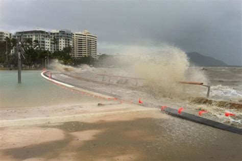 NQ's gale-force warning as Cyclone Niran strengthens to category 3 ...