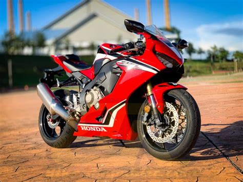 2019 Honda CBR1000RR Fireblade Test & Review - "Everyday Superbike ...