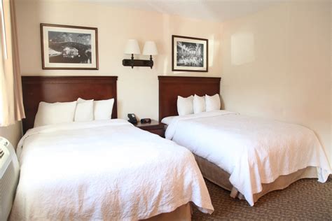 DOUBLE BEDS - 2 FULL SIZE BEDS - The Holland HotelThe Holland Hotel