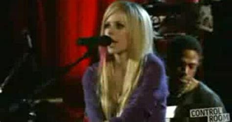 Avril Lavigne Girlfriend (Live The Roxy Theatre) - Videos - Metatube