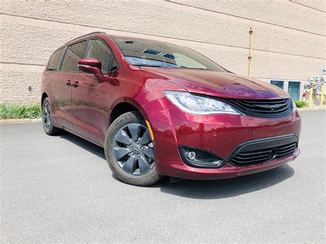 2019 Chrysler Pacifica PHEV Review: Too Little, And Too Much - Motor Illustrated