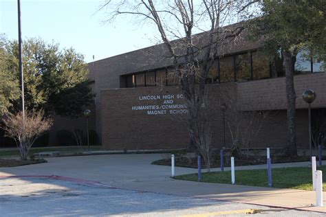 File:Lincoln High School (Dallas, TX).JPG - Wikipedia, the free ...