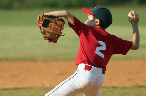 The Best 5 Youth Baseball Gloves of 2023 [Reviews & Buyer's Guide]