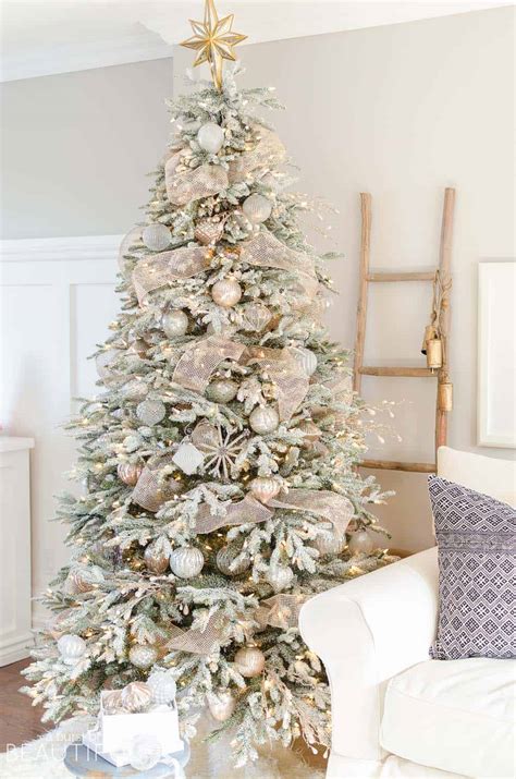 8 Best White Christmas Tree Decorating Ideas - Augere Venture