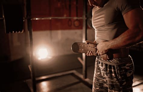 Using a Lifting Belt for Deadlifts: Position and Purpose | Muscle Lead