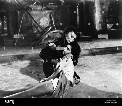 Sophia Loren, Eleonora Brown / Two Women 1960 directed by Vittorio De Sica Stock Photo - Alamy