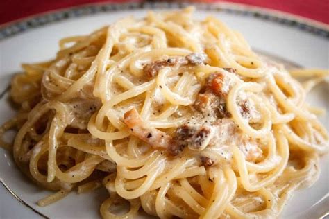 Pasta alla Gricia, un primo piatto della tradizione laziale. La ricetta ...