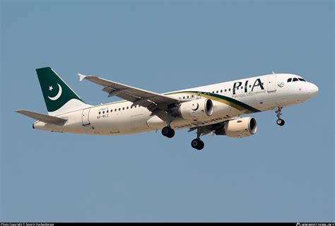 AP-BLZ PIA Pakistan International Airlines Airbus A320-216 Photo by ...