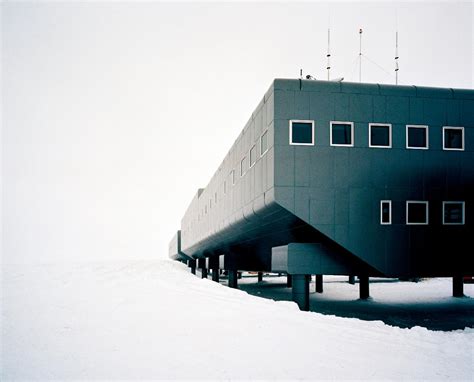 Structurae [en]: Amundsen-Scott South Pole Station - Elevated Station