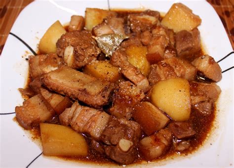 Adobong Baboy (Pork Adobo) - nhymbe.net