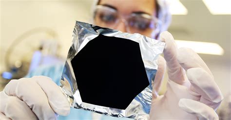 Vantablack, le matériau tellement noir qu'il peut faire disparaitre les ...