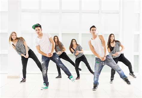 Beginners, Keep Grooving With These Awesome Line Dancing Steps - Dance Poise