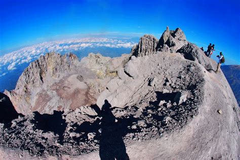 Kumpulan Foto Perubahan Puncak Garuda Merapi dari Masa ke Masa