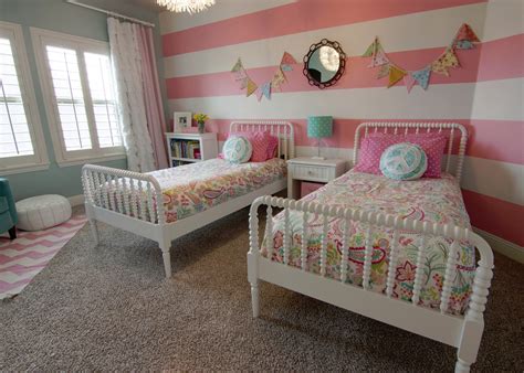 a little of this, a little of that: Girls Room {Tour}