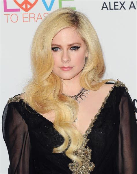 Avril Lavigne Addresses Theory That She Died and Was Replaced by Double ...