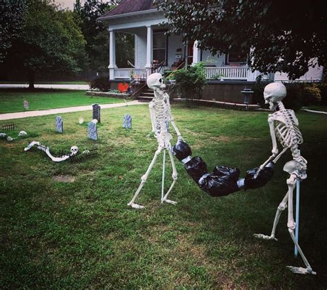 80+ Skeleton Halloween Decoration Ideas for Outdoors | Halloween skeleton decorations, Halloween ...