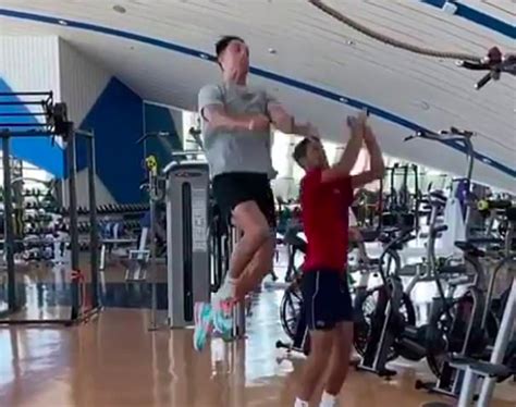 Cristiano Ronaldo works out with tennis legend Novak Djokovic and shows him incredible jumping ...