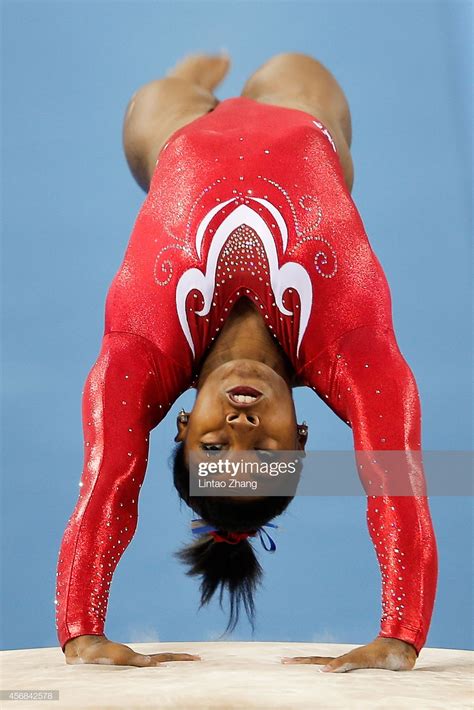 Simone Biles of the United States performs on the Balance Beam during ...