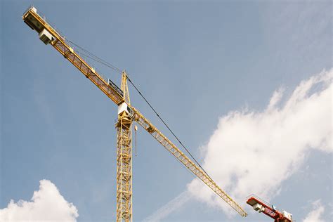 Yellow tower crane | Free Stock Image - Barnimages