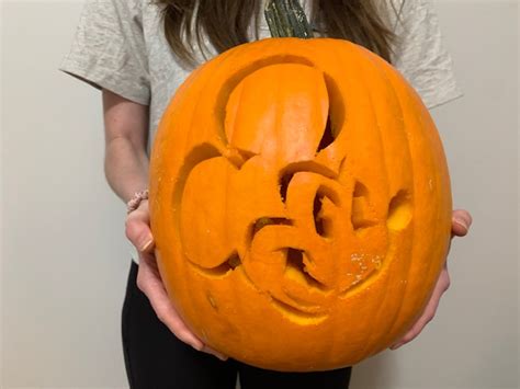 How To Carve A Mickey Mouse Jack-O'-Lantern - WDW Magazine