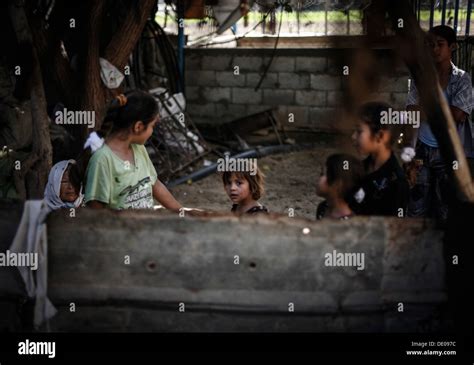 Jabalia, Gaza Strip, Palestinian Territory. 9th Sep, 2013. Palestinian ...