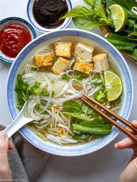 How to make a delicious Vegan Pho (Phở Chay) 越南河粉汤 - WoonHeng