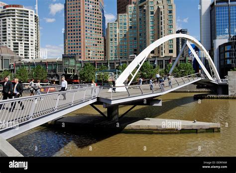 The pedestrian bridge over yarra river hi-res stock photography and ...