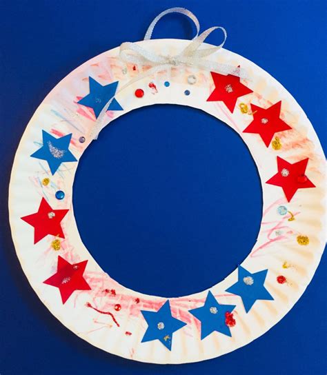 Patriotic Star Wreath Paper Plate Craft - Easy Summer Craft for Kids